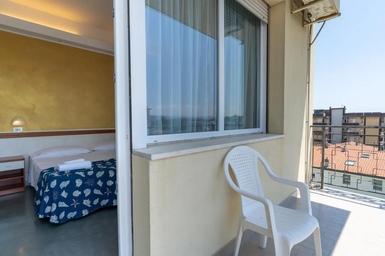 Hotel Montmartre Rimini 3*,