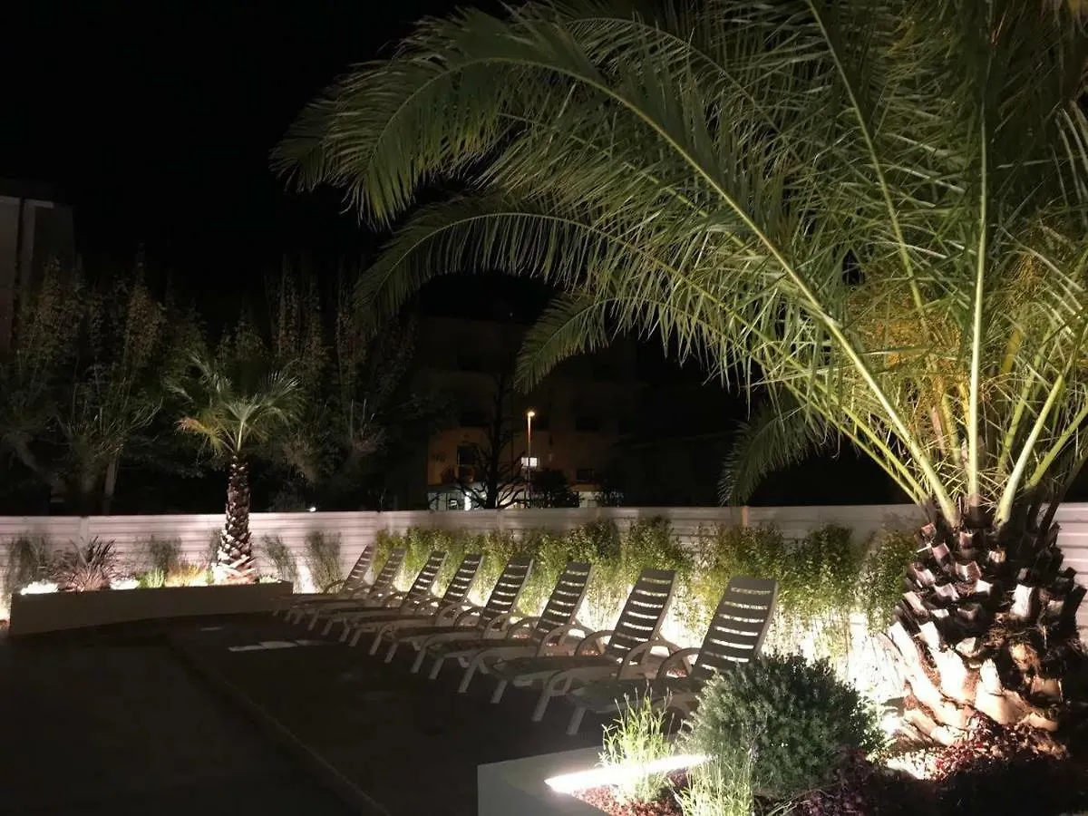 Hotel Montmartre Rimini 3*,